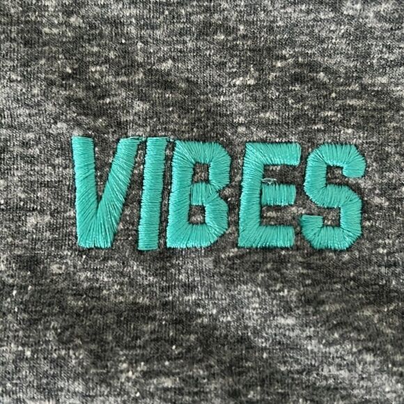 NWT Kid Dangerous Vibes T-Shirt - S - Picture 3 of 6